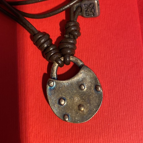 UNO dE 50 adjustable leather cord padlock necklace (NIB) - Picture 5 of 5